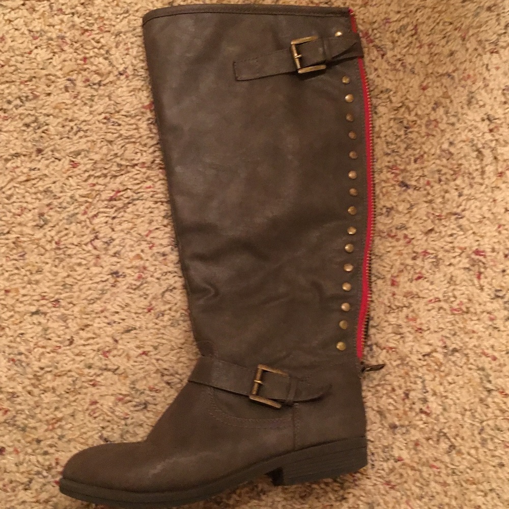 Boots - Picture 2 of 2